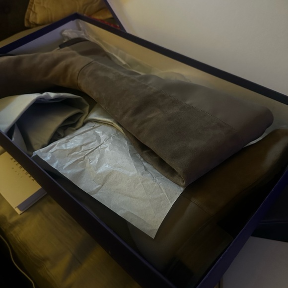 Stuart Weitzman - Picture 4 of 8